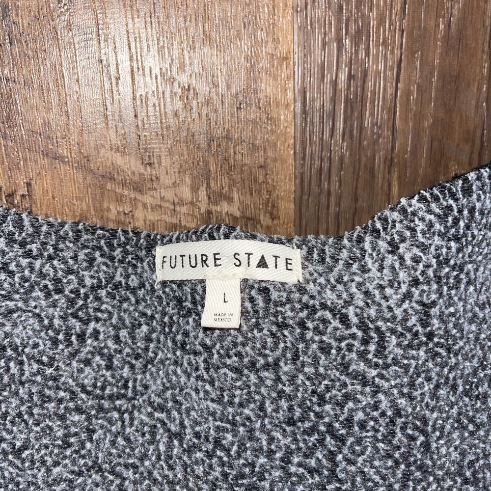 Cropped Sweatshirt - Picture 2 of 4